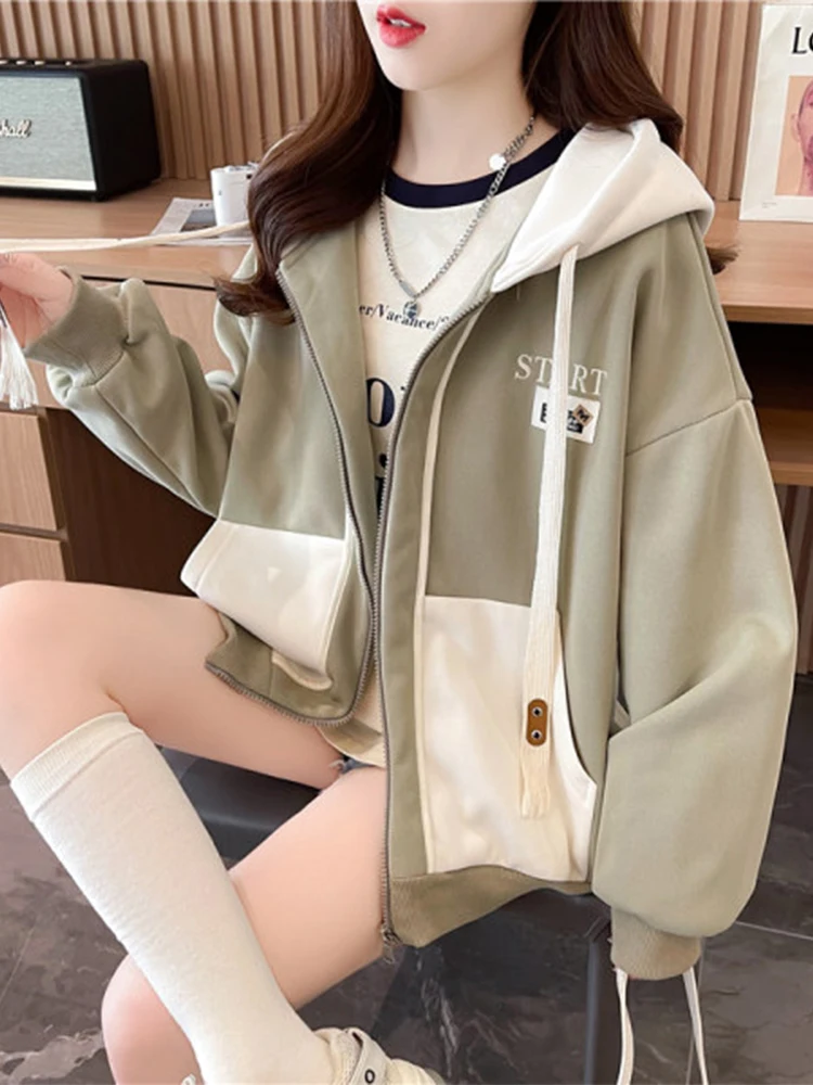 Куртки-бомберы женские красные демисезонные двусторонние облегающие с декоративными пуговицами, цветочными пайетками на рукавах, элементами в виде заклепок и декоративными элементами в виде рыбьей кости
Куртки-бомберы женские красные демисезонные двусторонние облегающие с декоративными пуговицами, цветочными пайетками на рукавах, элементами в виде заклепок и декоративными элементами в виде рыбьей кости