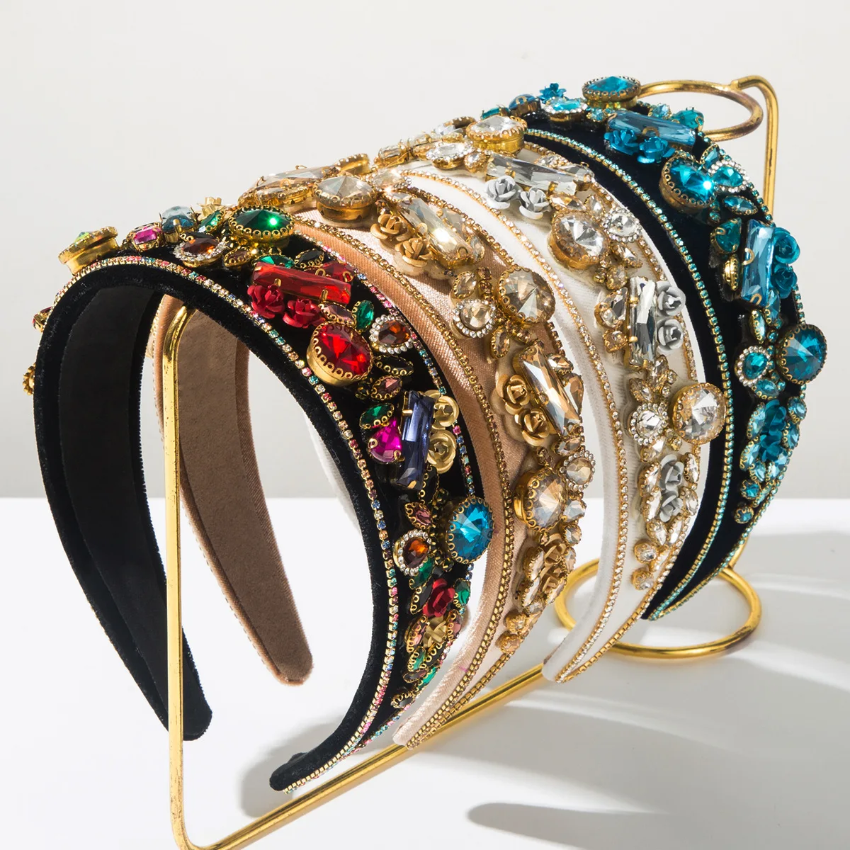 Европейская и американская мода, новый стиль барокко, инкрустированная бриллиантами повязка на голову с цветком, элитные легкие роскошные аксессуары для волос
Европейская и американская мода, новый стиль барокко, инкрустированная бриллиантами повязка на голову с цветком, элитные легкие роскошные аксессуары для волос