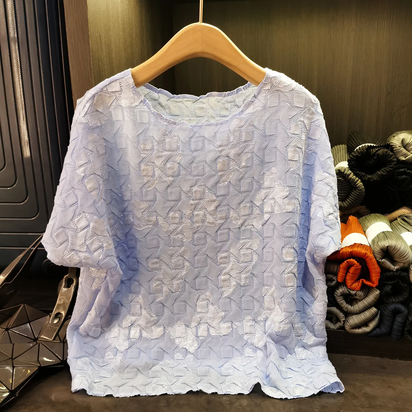Miyake Crew Neck T-shirt Summer New Pleat Fashion Niche Pleated Thin Versatile Pleated Temperament Solid Color Plisse Thin Top
Miyake Crew Neck T-shirt Summer New Pleat Fashion Niche Pleated Thin Versatile Pleated Temperament Solid Color Plisse Thin Top