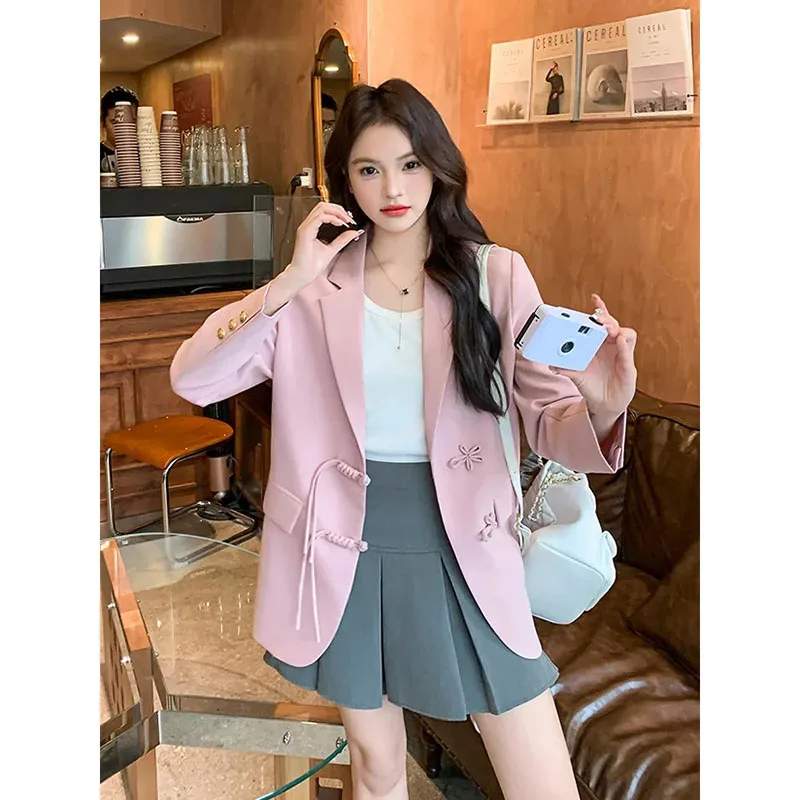 New Chinese Style Buckle Fashion Coat Female 2024 Spring And Autumn New Retro Casual Small Suit Chinese Style Comfortable Coat
New Chinese Style Buckle Fashion Coat Female 2024 Spring And Autumn New Retro Casual Small Suit Chinese Style Comfortable Coat