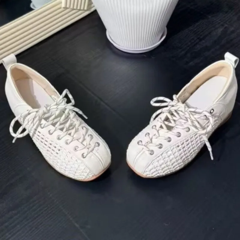 Women's Retro Style Hollow Lace-up Flats Women Soft Sole Ballet Mesh Breathable Casual Fashionable Low Top Shoes 2026 New
Women's Retro Style Hollow Lace-up Flats Women Soft Sole Ballet Mesh Breathable Casual Fashionable Low Top Shoes 2026 New