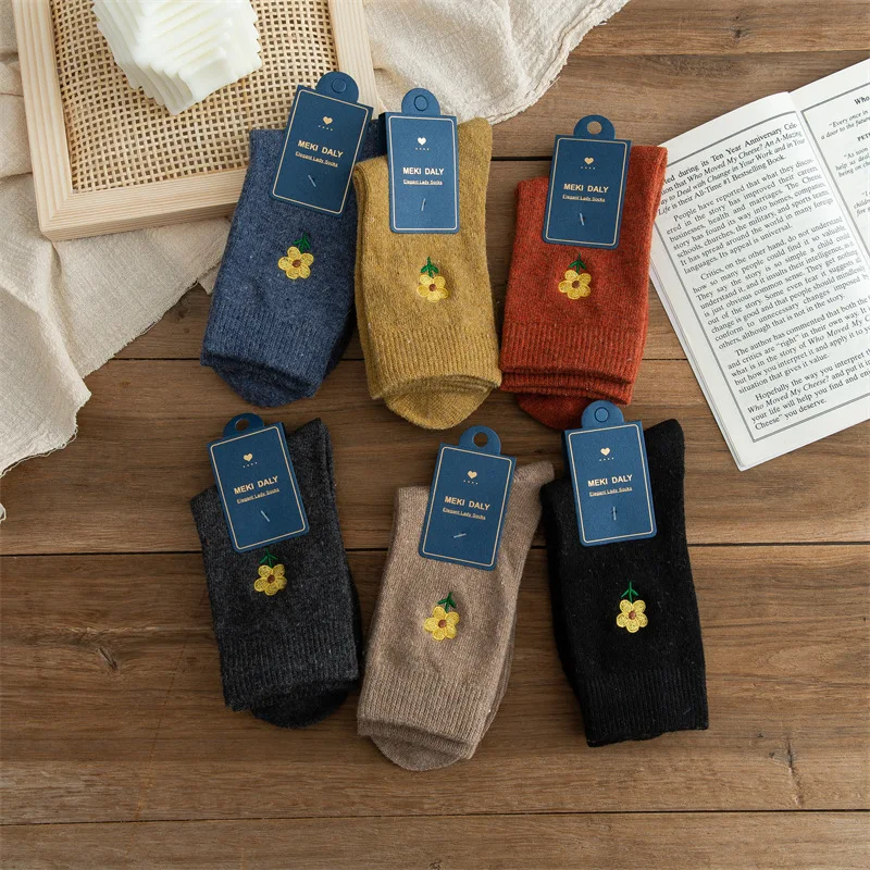 6 Colors Wool Thermal Socks Women Sweet Girls Harajuku Vintage Socks Flowers Embroidery Thicken Warm Women Socks Autumn Winter
6 Colors Wool Thermal Socks Women Sweet Girls Harajuku Vintage Socks Flowers Embroidery Thicken Warm Women Socks Autumn Winter
