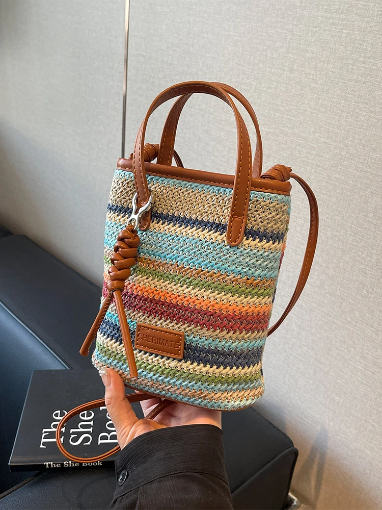 Handwoven Straw Crossbody Bag Women's Summer Vacation Walking Mobile Phone Bag Bucket Shape Magnetic Buckle Closure Handbag
Handwoven Straw Crossbody Bag Women's Summer Vacation Walking Mobile Phone Bag Bucket Shape Magnetic Buckle Closure Handbag