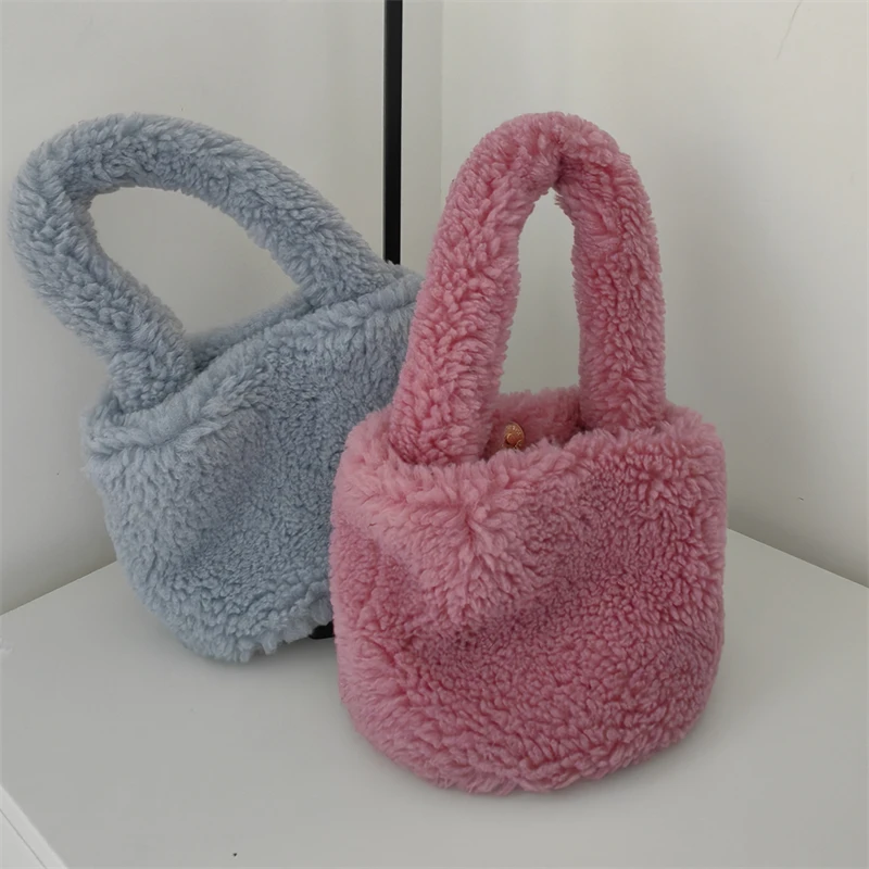 Meet You Fashion Faux Fur Lambswool Handbag Winter Fashion Faux Fur Small Bucket Bag Sweet Girls Magnetic Buckle Tote Bag 2025
Meet You Fashion Faux Fur Lambswool Handbag Winter Fashion Faux Fur Small Bucket Bag Sweet Girls Magnetic Buckle Tote Bag 2025