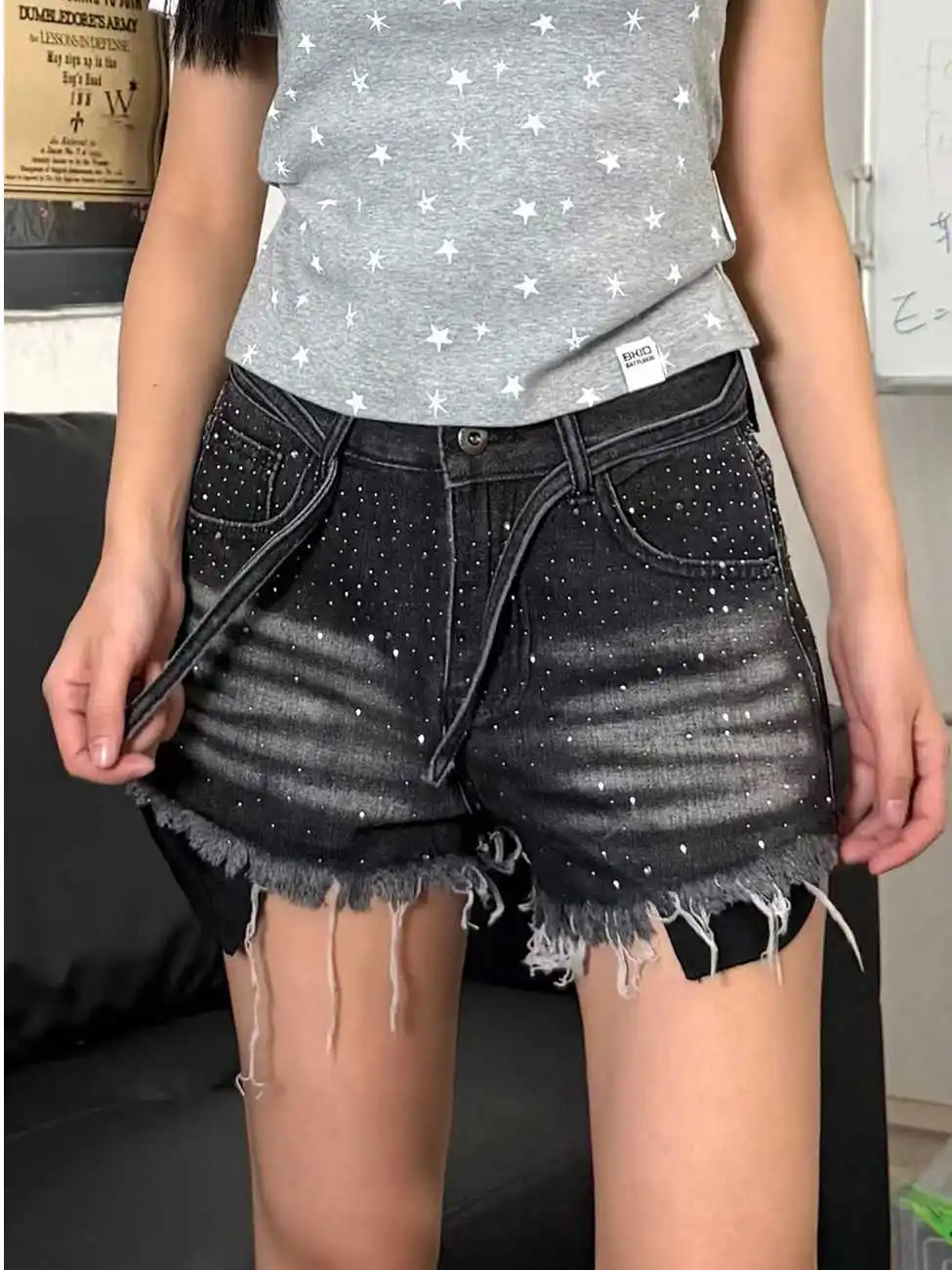 Summer Women American Retro Kpop Jean Shorts Punk Goblin Core Y2K 2000s Gyaru Harajuku Rhinestone Ripped Denim Hot Pants New
Summer Women American Retro Kpop Jean Shorts Punk Goblin Core Y2K 2000s Gyaru Harajuku Rhinestone Ripped Denim Hot Pants New
