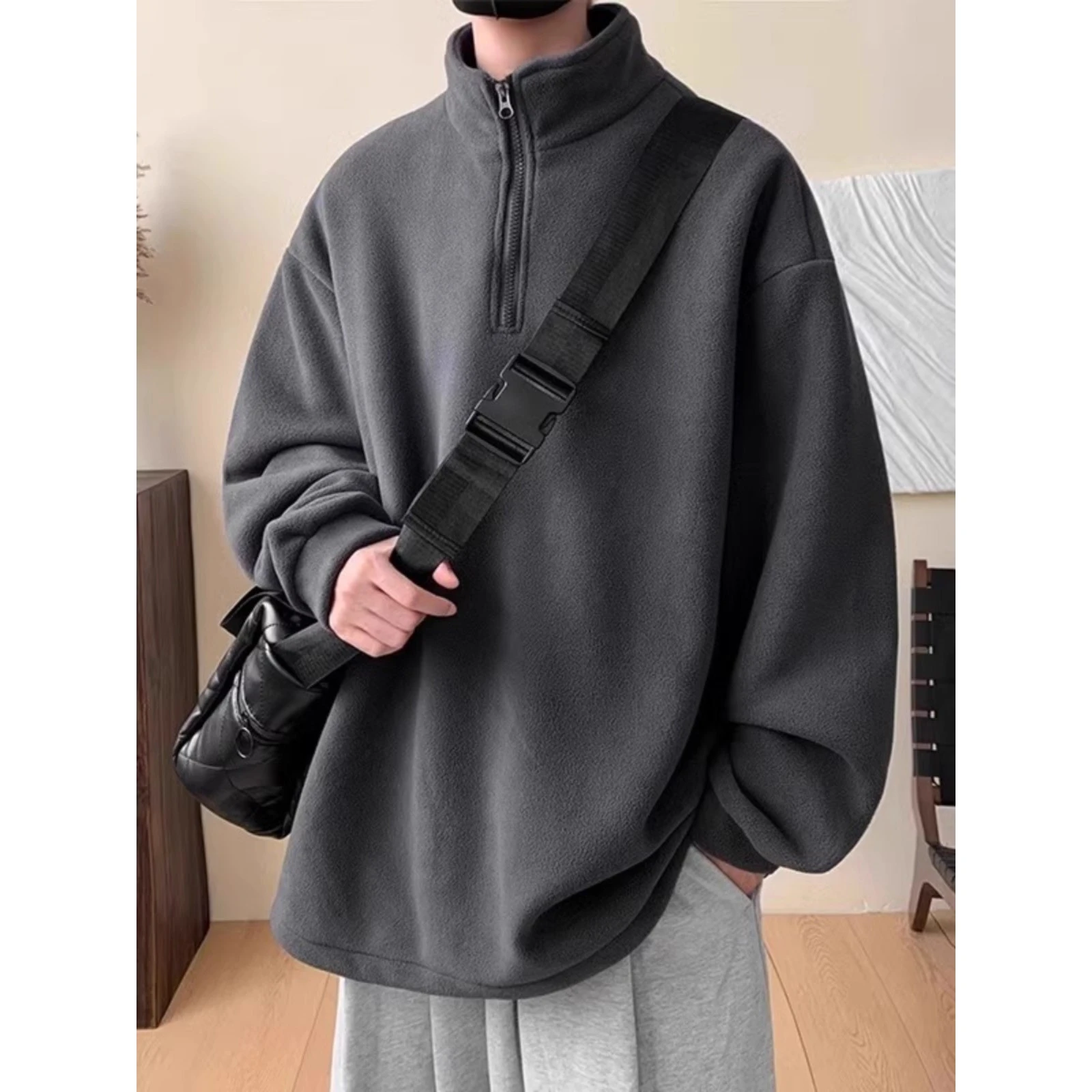 Thickened Sweatshirt Men's Casual Style Half Zipper German Velvet Base Shirt Autumn Winter Warm Polyester Fiber Youth Fashion
Thickened Sweatshirt Men's Casual Style Half Zipper German Velvet Base Shirt Autumn Winter Warm Polyester Fiber Youth Fashion
