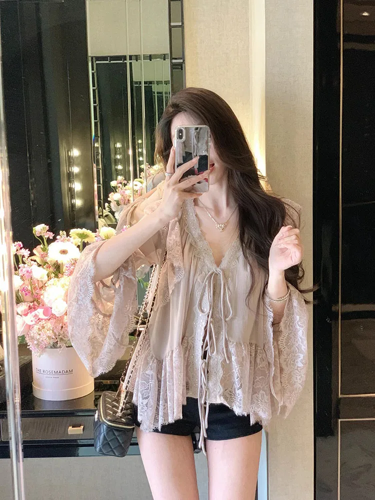 Elegant Long Sleeve Lace Shirt for Women Spring 2025 Design Sensation Slimming Commute Style V-Neck Regular Length Single Piece
Elegant Long Sleeve Lace Shirt for Women Spring 2025 Design Sensation Slimming Commute Style V-Neck Regular Length Single Piece