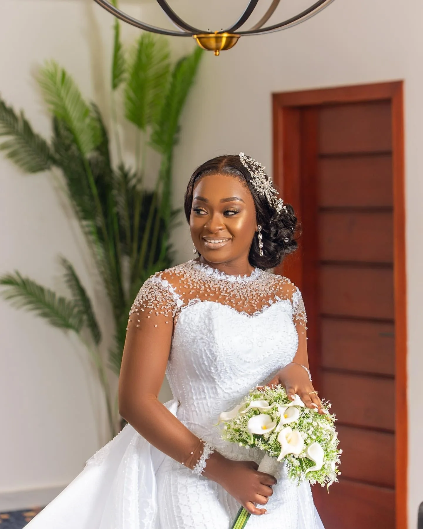 Свадебное платье Robe De Mariée с круглым вырезом и блестящими бусинами, кружевное свадебное платье с длинными рукавами и съемной юбкой по индивидуальному заказу
Свадебное платье Robe De Mariée с круглым вырезом и блестящими бусинами, кружевное свадебное платье с длинными рукавами и съемной юбкой по индивидуальному заказу