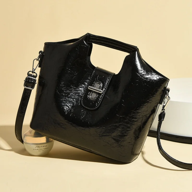Temperament Lock Bucket Bag for Women Autumn New Mini Single Shoulder Crossbody Bags Popular Handbag Soft Pu Daily Commute Pack
Temperament Lock Bucket Bag for Women Autumn New Mini Single Shoulder Crossbody Bags Popular Handbag Soft Pu Daily Commute Pack