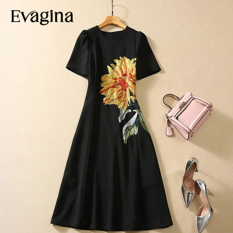 Evagina Short Sleeved Waist Up Flower Embroidered Knee Length dress Spring Summer Fashion Women's Holiday Dress
Evagina Short Sleeved Waist Up Flower Embroidered Knee Length dress Spring Summer Fashion Women's Holiday Dress