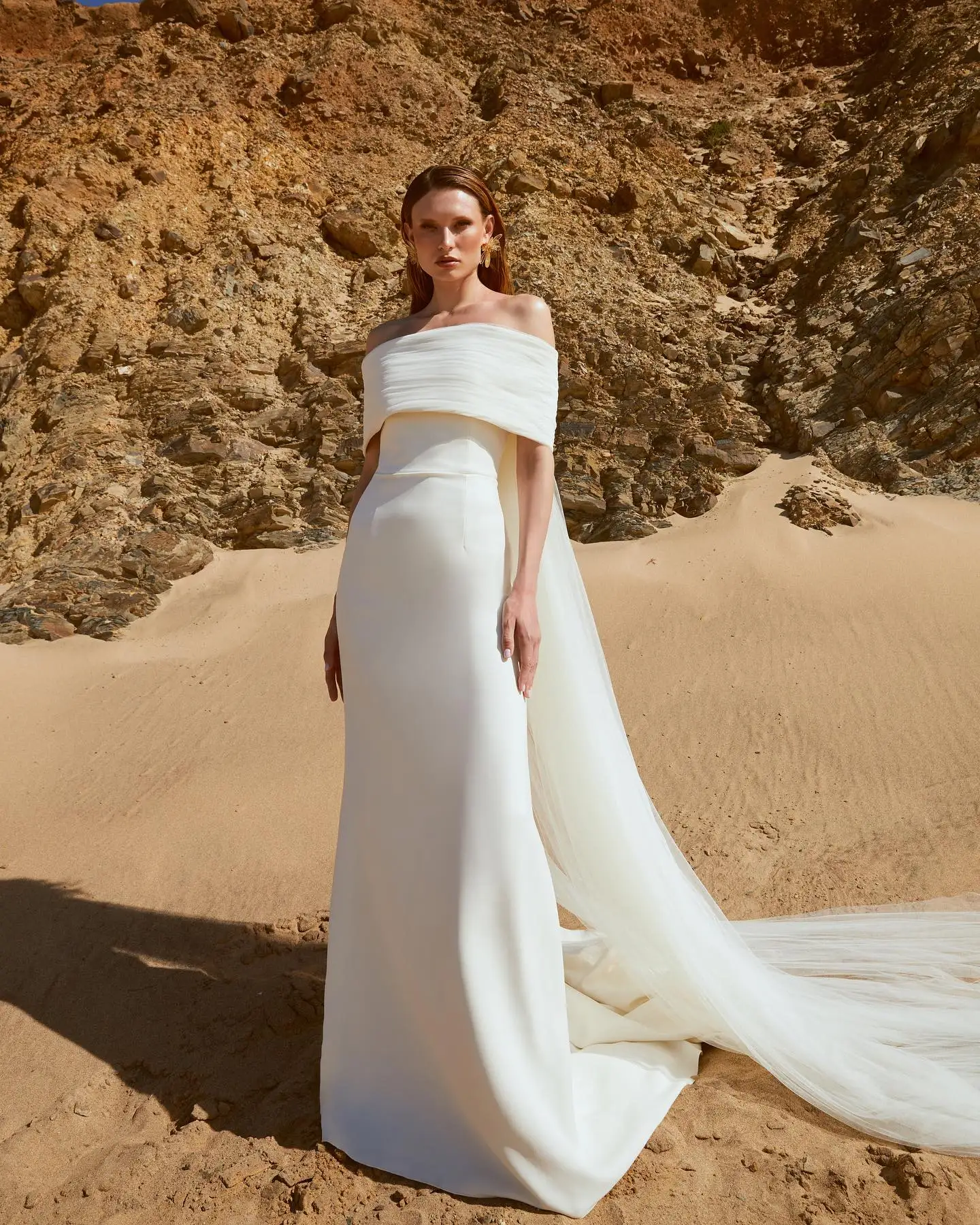 Customized Graceful Off the Shoulder Evening Dress Delicate Tulle Watteau Train Party Dress Classic A-Line Celebrity Gowns
Customized Graceful Off the Shoulder Evening Dress Delicate Tulle Watteau Train Party Dress Classic A-Line Celebrity Gowns