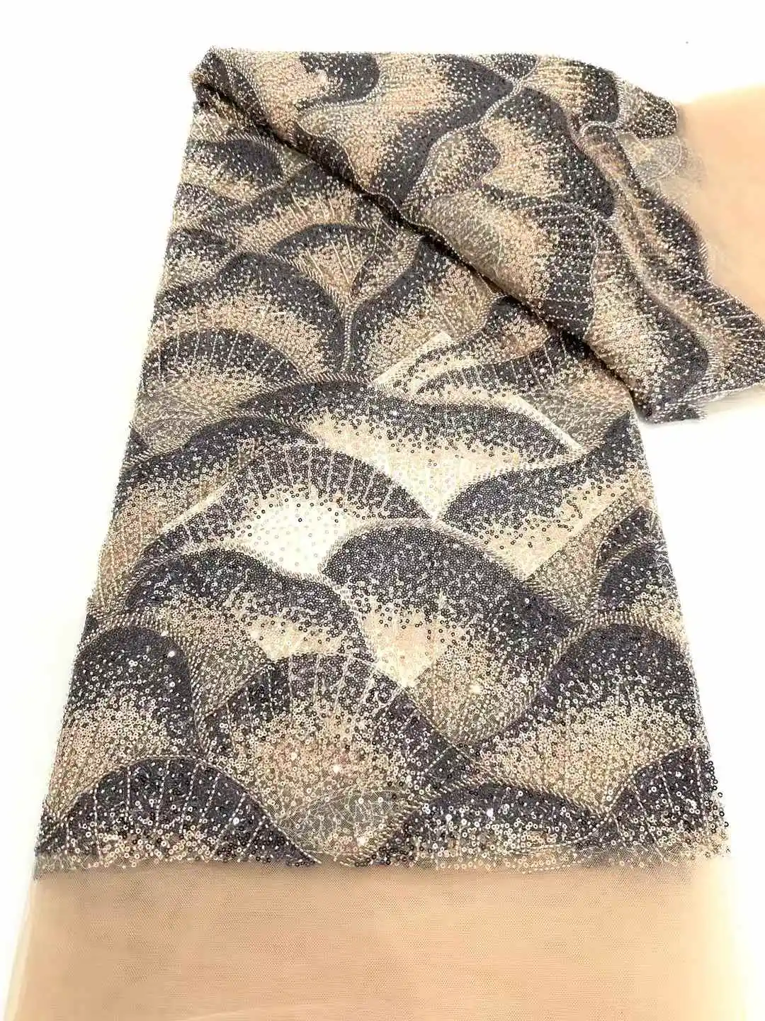 Luxury Beads Mesh Lace Fabrics Lace Nigerian African Tulle 2025 French Tulle Beaded Net Lace for Women Evening Dresses Sewing
Luxury Beads Mesh Lace Fabrics Lace Nigerian African Tulle 2025 French Tulle Beaded Net Lace for Women Evening Dresses Sewing