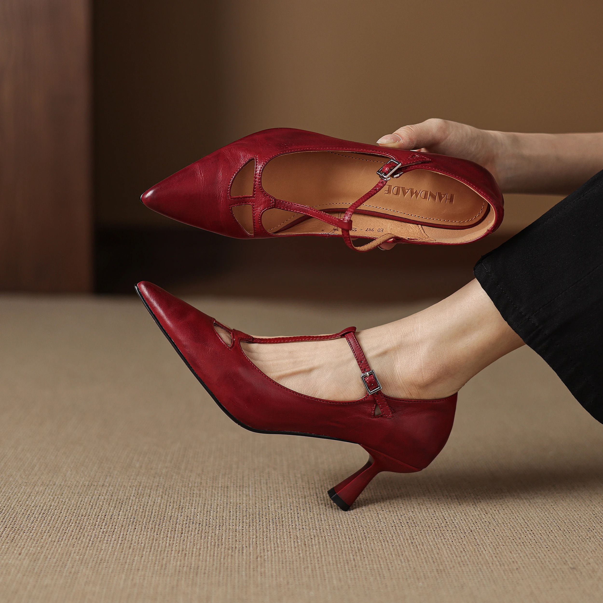 Pumps Women Cow Leather Pointed Toe T-Bar Strap Stiletto Heel French Vintage Mary Jane Style Shoes
Pumps Women Cow Leather Pointed Toe T-Bar Strap Stiletto Heel French Vintage Mary Jane Style Shoes