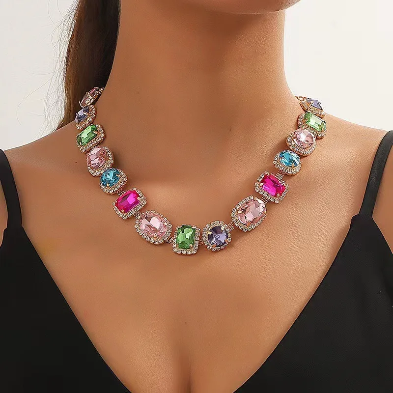 Exaggerated colored sugar necklace for women, fashionable and elegant, simple collarbone chain, beautiful holiday gift
Exaggerated colored sugar necklace for women, fashionable and elegant, simple collarbone chain, beautiful holiday gift