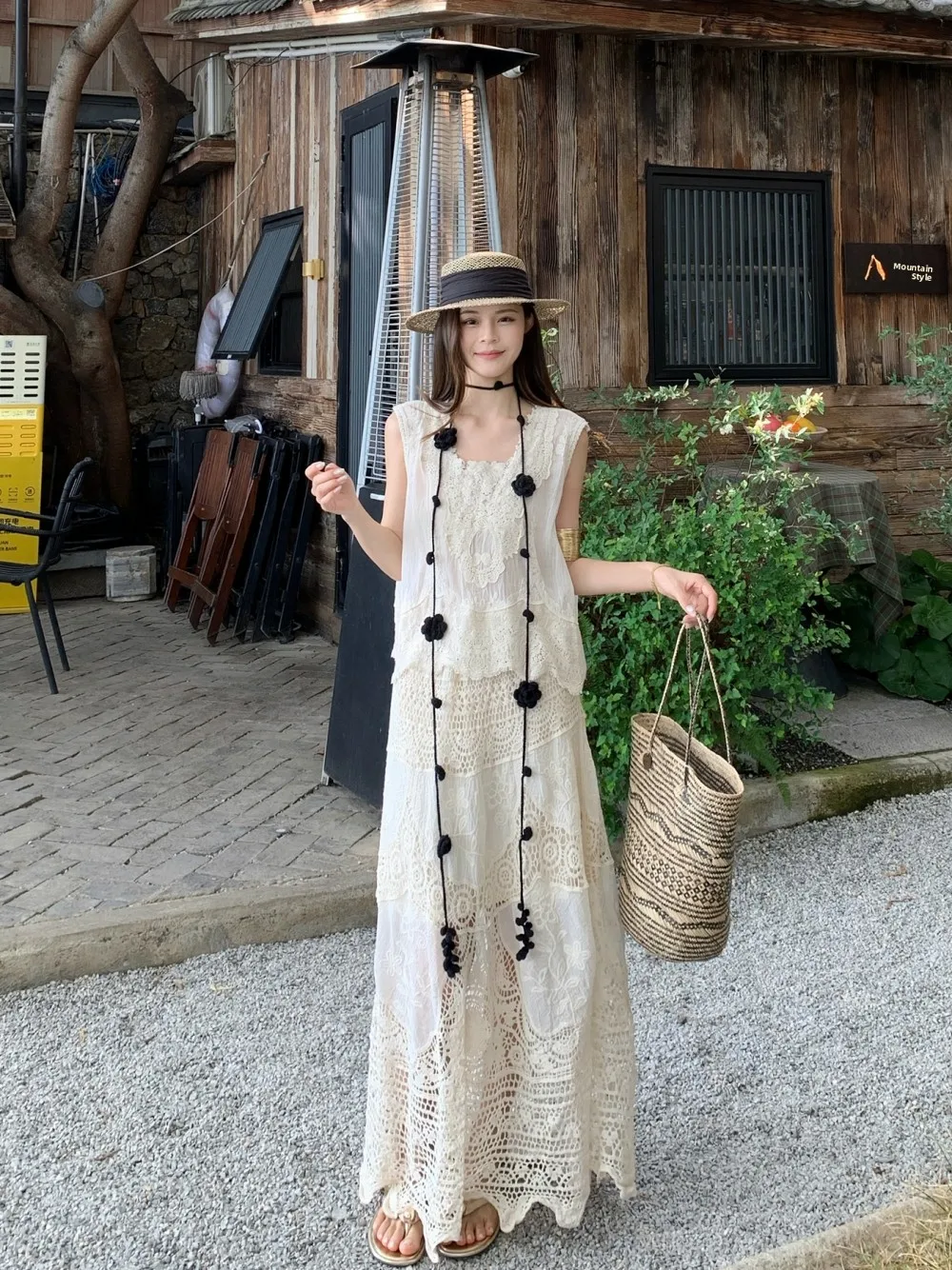 Summer Casual Loose Lace Sleeveless Vest And High Waist A-Line Skirt Two-Piece Set for Women Elegant Vacation Style
Summer Casual Loose Lace Sleeveless Vest And High Waist A-Line Skirt Two-Piece Set for Women Elegant Vacation Style