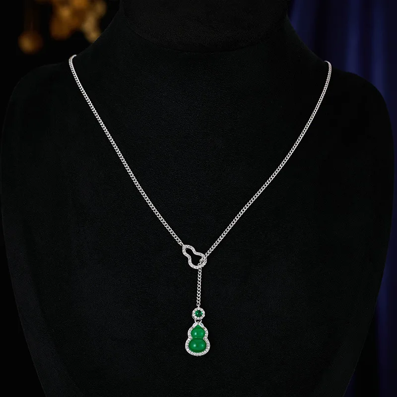New Chinese Style Interlocking Green Chalcedony Hollow Gourd Necklace for Women, Light Luxury High-End Versatile Collarbone Chai
New Chinese Style Interlocking Green Chalcedony Hollow Gourd Necklace for Women, Light Luxury High-End Versatile Collarbone Chai