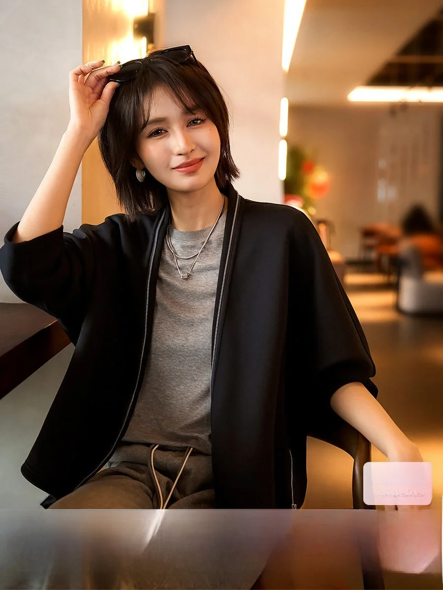 Elegant Loose Fit Zipper Hem Coat Pure Color Silhouette Drawstring Spring 2026 Women's Long Sleeve Warmth Office Style
Elegant Loose Fit Zipper Hem Coat Pure Color Silhouette Drawstring Spring 2026 Women's Long Sleeve Warmth Office Style