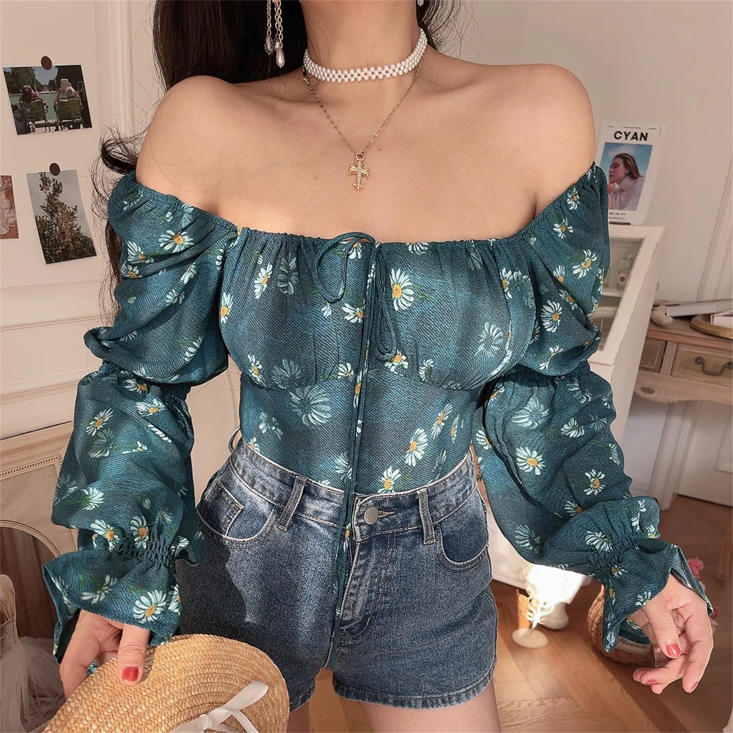 French Style Slim Fit Shirt Drawstring Lantern Sleeve Bared Back Vacation Top Women's Fashion Spring Summer Retro Square Collar
French Style Slim Fit Shirt Drawstring Lantern Sleeve Bared Back Vacation Top Women's Fashion Spring Summer Retro Square Collar