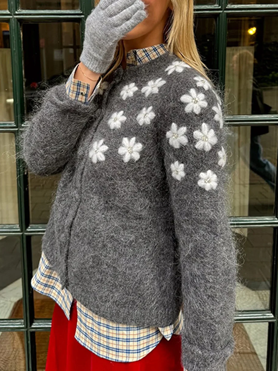 Ранняя весна, художественный цветной вязаный мягкий, приятный для кожи круглый кардиган с крючками и цветком, бриллиантовым сердцем, открытый кардиган
Ранняя весна, художественный цветной вязаный мягкий, приятный для кожи круглый кардиган с крючками и цветком, бриллиантовым сердцем, открытый кардиган