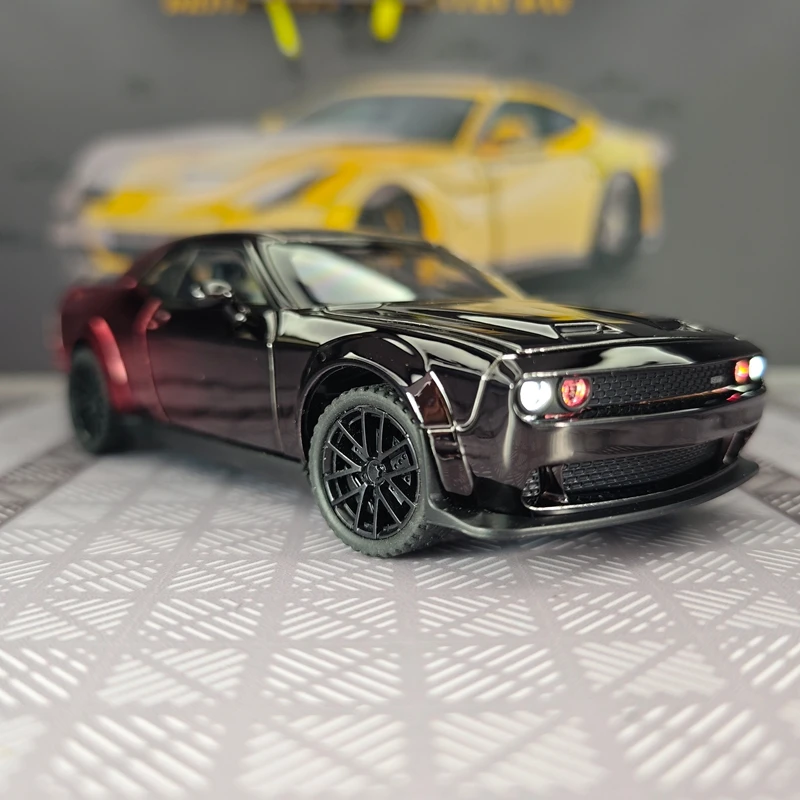 Модель автомобиля Dodge Hellcat из сплава, масштаб 1:32, с открывающимися дверями, капотом и багажником, со звуком и светом руля, в комплекте подарки.
Модель автомобиля Dodge Hellcat из сплава, масштаб 1:32, с открывающимися дверями, капотом и багажником, со звуком и светом руля, в комплекте подарки.