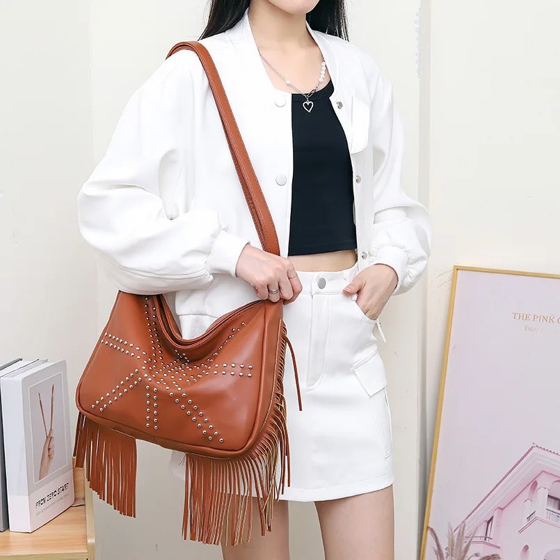 Punk Tassel Hobo Bags Large Handbags Fringe Soft Leather messenger Bag Designer Rivet Shoulder Bags Women Big Causal Handbag
Punk Tassel Hobo Bags Large Handbags Fringe Soft Leather messenger Bag Designer Rivet Shoulder Bags Women Big Causal Handbag