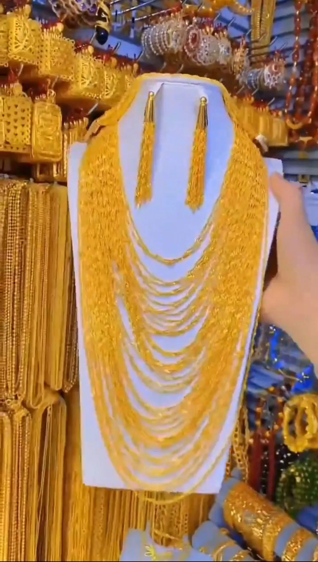 New 24k Gold Plated Dubai Jewelry Set Tassel Necklace Bracelet Earrings A fashionable jewelry set for women CHD20989
New 24k Gold Plated Dubai Jewelry Set Tassel Necklace Bracelet Earrings A fashionable jewelry set for women CHD20989