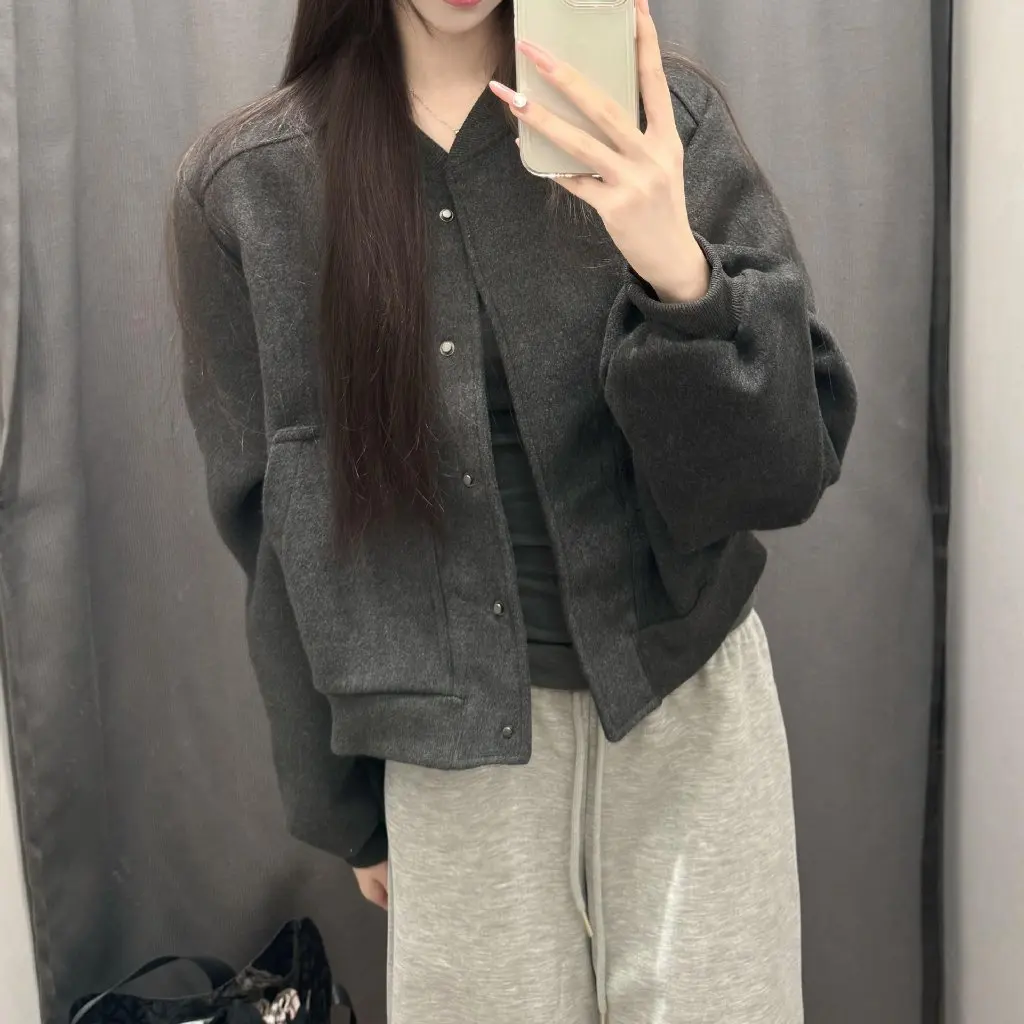 Women's Vintage Grey Short Baseball Suit Coat Loose Long Sleeve Elegant Jacket for Autumn New Arrival
Women's Vintage Grey Short Baseball Suit Coat Loose Long Sleeve Elegant Jacket for Autumn New Arrival