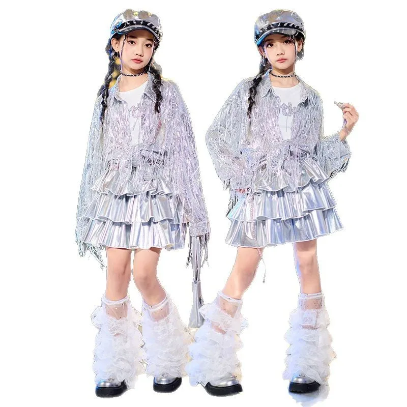Футболка с блестками в стиле хип-хоп для мальчиков, брюки-карго, серебряная укороченная куртка для девочек, многоуровневая юбка K-pop, детская уличная одежда, комплект детской одежды для джазовых танцев
Футболка с блестками в стиле хип-хоп для мальчиков, брюки-карго, серебряная укороченная куртка для девочек, многоуровневая юбка K-pop, детская уличная одежда, комплект детской одежды для джазовых танцев