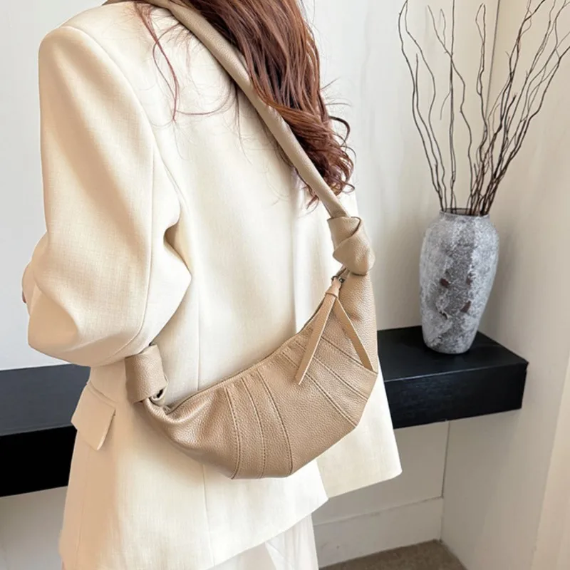 Soft PU Leather Dumpling Bag Crossbody Bags For Women 2025 New Fashion Retro Luxury Shoulder Bag Korean Simple Travel Handbags
Soft PU Leather Dumpling Bag Crossbody Bags For Women 2025 New Fashion Retro Luxury Shoulder Bag Korean Simple Travel Handbags