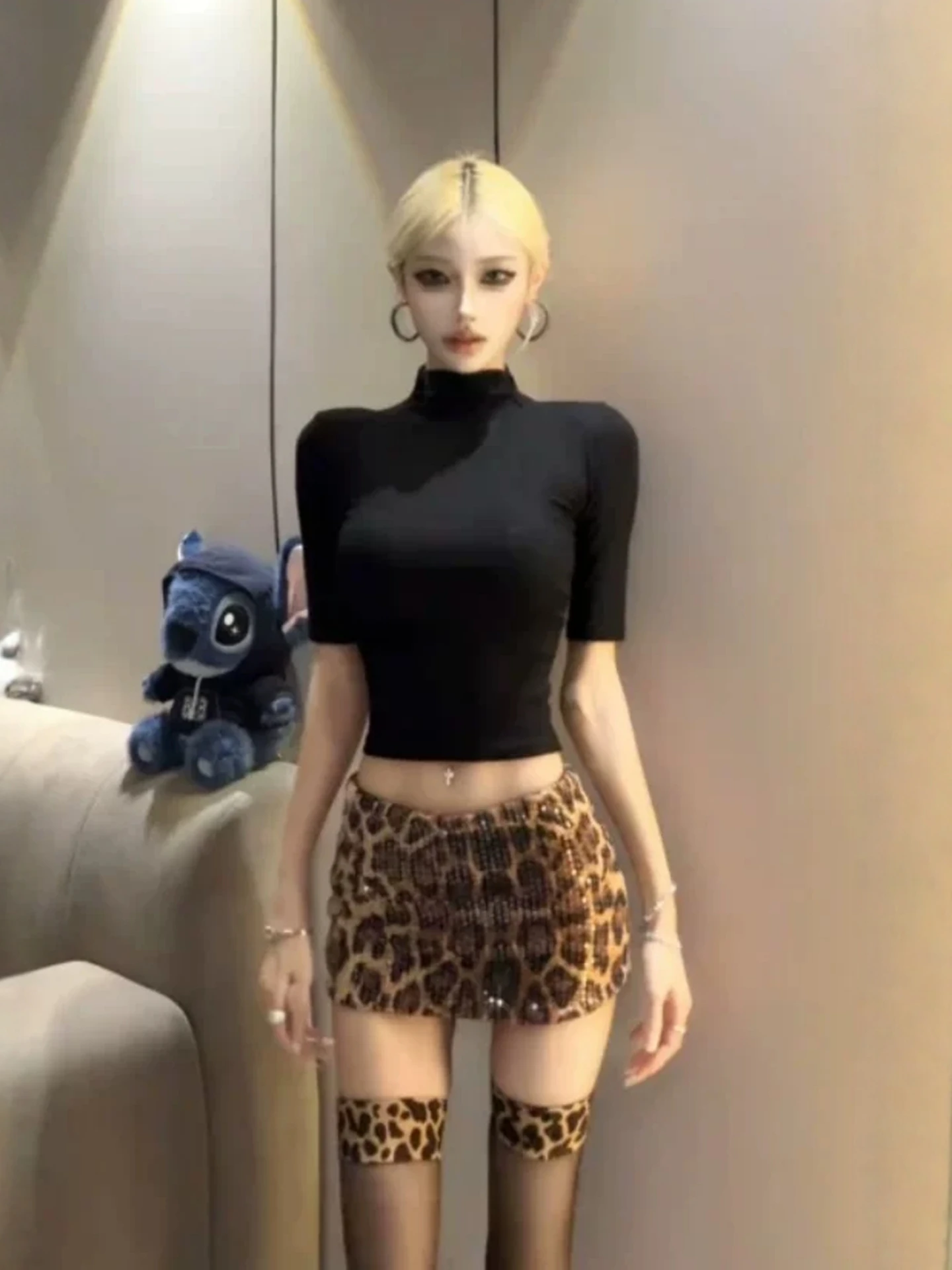 Sexy Black High Collar T-Shirt And Short Skirt Set for Women Leopard Print Bodycon mid Sleeve Breathable Fashion Autumn Outfit
Sexy Black High Collar T-Shirt And Short Skirt Set for Women Leopard Print Bodycon mid Sleeve Breathable Fashion Autumn Outfit