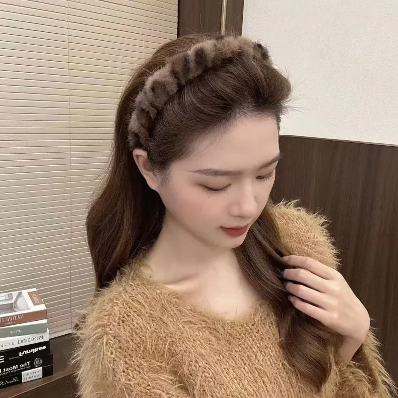 Korean version of leopard print fashion high-end woolen headband, female fluffy high skull, face washing, hair headband
Korean version of leopard print fashion high-end woolen headband, female fluffy high skull, face washing, hair headband
