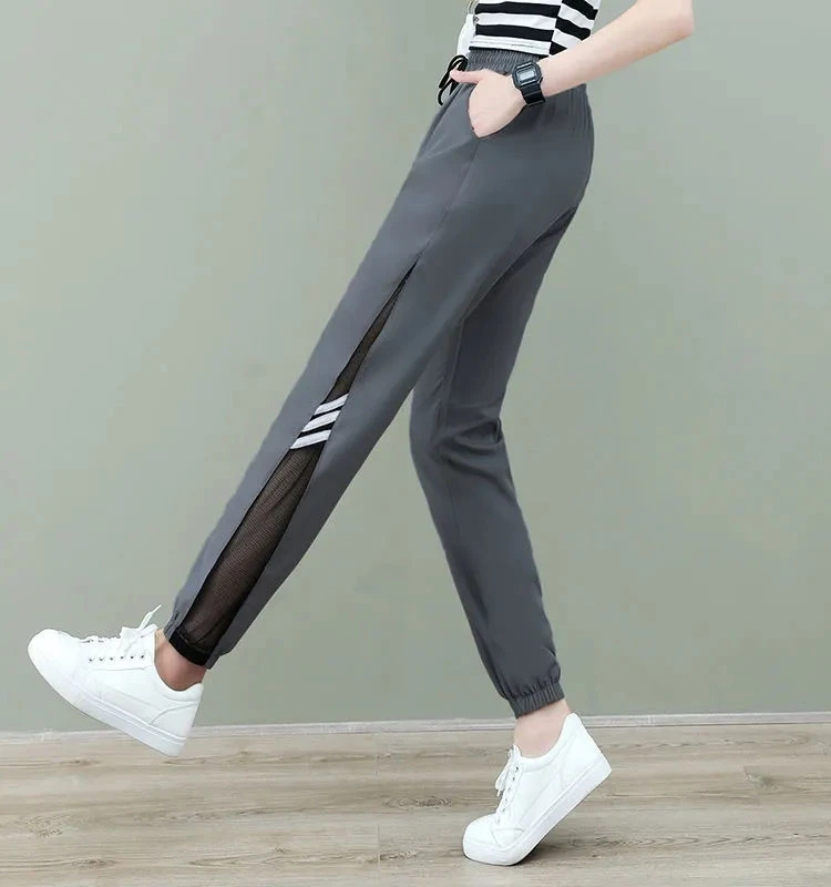 Женские спортивные брюки из ледяного шелка, быстросохнущие, тонкие, свободные, с манжетами, укороченные, повседневные, в стиле Харлан, модные, весна-лето
Женские спортивные брюки из ледяного шелка, быстросохнущие, тонкие, свободные, с манжетами, укороченные, повседневные, в стиле Харлан, модные, весна-лето