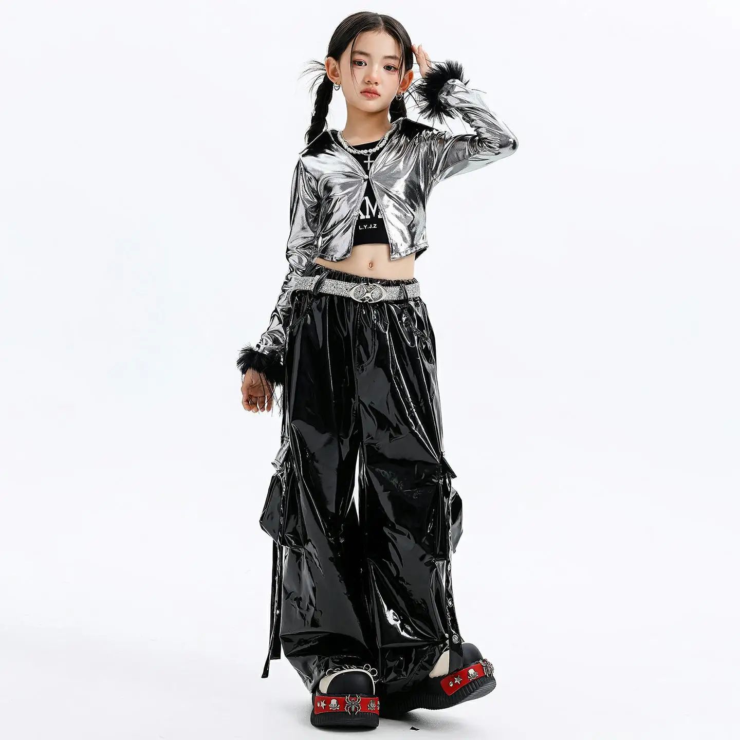 Kid Kpop Hip Hop Clothing Silver Metalic Plush Crop Shirt Black Faux Leather Strap Cargo Pants for Girl Dance Costumes Clothes
Kid Kpop Hip Hop Clothing Silver Metalic Plush Crop Shirt Black Faux Leather Strap Cargo Pants for Girl Dance Costumes Clothes