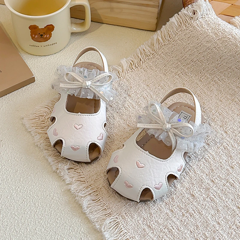 Girls Casual Sandals Hollowed-out Soft Sole Kids Beach Shoes Sweet Lace Simple Bows 2026 Summer New Children Princess Sandals
Girls Casual Sandals Hollowed-out Soft Sole Kids Beach Shoes Sweet Lace Simple Bows 2026 Summer New Children Princess Sandals