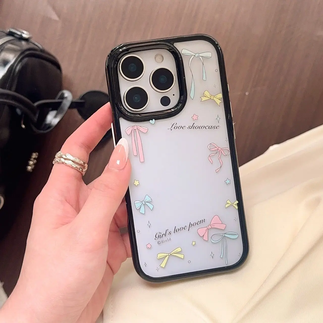 Surrounding color bow phone case suitable for iPhone 16 fashion iPhone 15 minimalist iPhone 14 anti drop protective case
Surrounding color bow phone case suitable for iPhone 16 fashion iPhone 15 minimalist iPhone 14 anti drop protective case