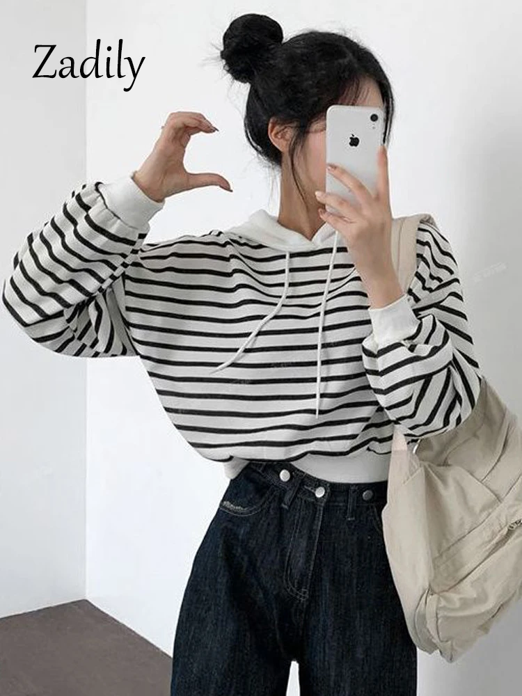 2025 Spring New Casual Long Sleeve Women Striped Hoodies Korea Style Crop Tops Pullovers Winter Kawaii Female Warm Clothing
2025 Spring New Casual Long Sleeve Women Striped Hoodies Korea Style Crop Tops Pullovers Winter Kawaii Female Warm Clothing