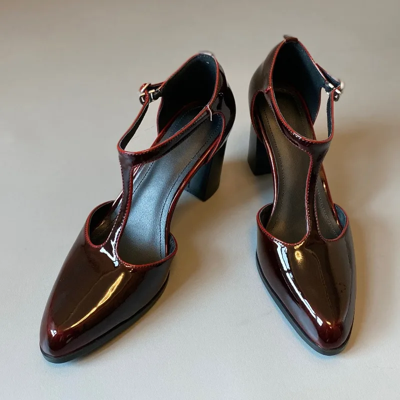 Retro T-Strap Ankle Buckle Mary Jane Women's Sandals Pointed Toe Block Heel Leather Women's Pumps and Heels Sandalias De Mujer
Retro T-Strap Ankle Buckle Mary Jane Women's Sandals Pointed Toe Block Heel Leather Women's Pumps and Heels Sandalias De Mujer