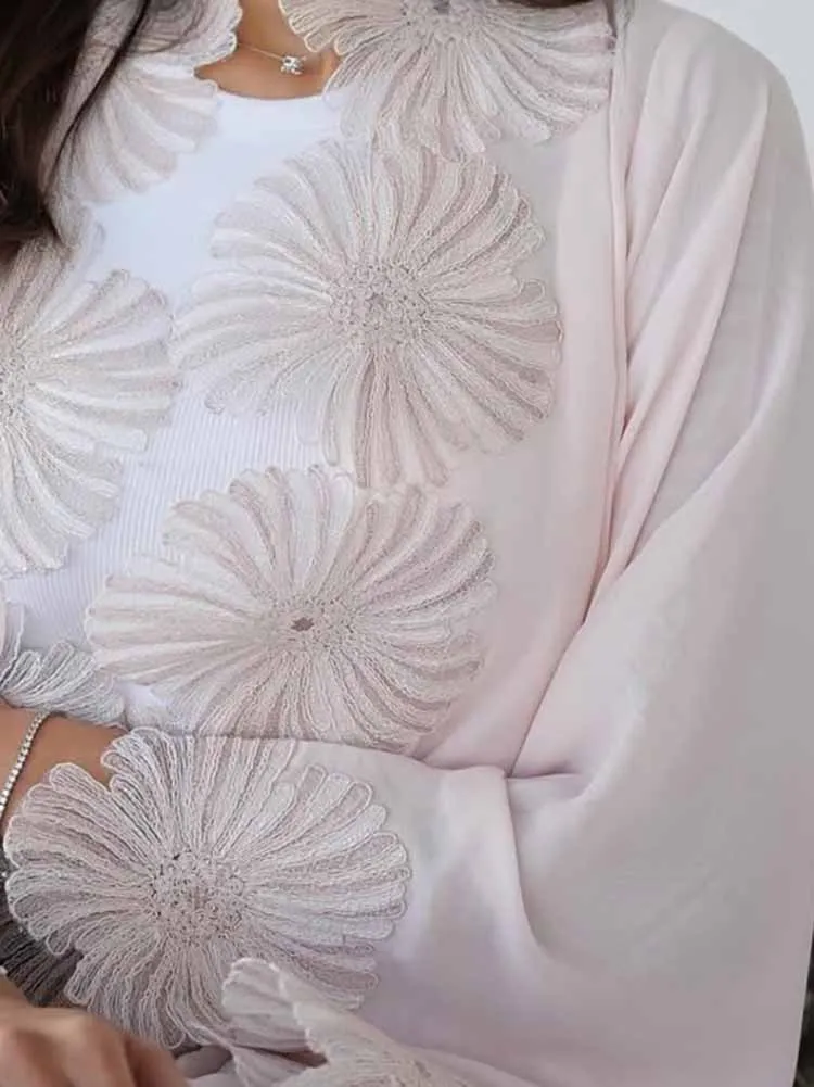 Muslim Solid Color Floral Edge Decoration Robes Casual Lady Long Sleeve Loose Commute Cardigans Fashion Temperament Women's Coat
Muslim Solid Color Floral Edge Decoration Robes Casual Lady Long Sleeve Loose Commute Cardigans Fashion Temperament Women's Coat