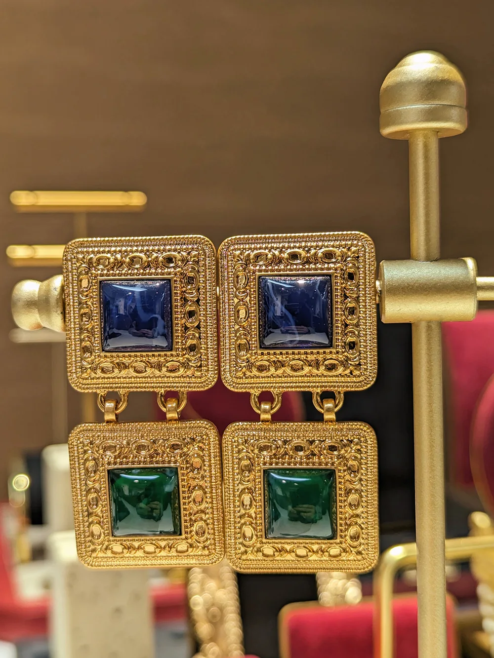 European and American Medieval Vintage Palace Style Bronze Gold Texture High-grade Sense of Glass Ear Clip
European and American Medieval Vintage Palace Style Bronze Gold Texture High-grade Sense of Glass Ear Clip