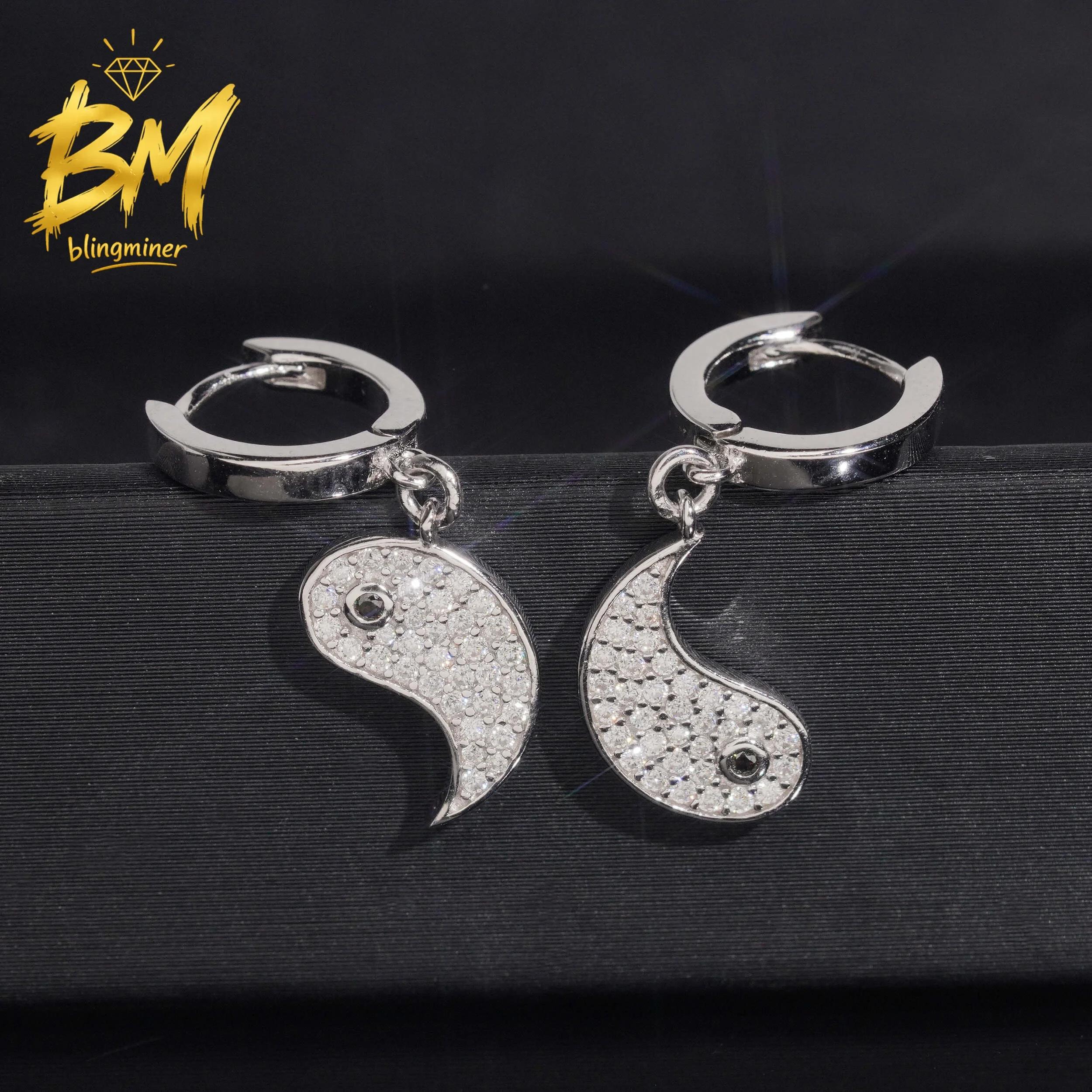Blingminer Ying Yang Drop Charm VVS Moissanite Earrings For Men Women S925 Silver Ear Studs Pass Diamonds Tester Free Shipping
Blingminer Ying Yang Drop Charm VVS Moissanite Earrings For Men Women S925 Silver Ear Studs Pass Diamonds Tester Free Shipping