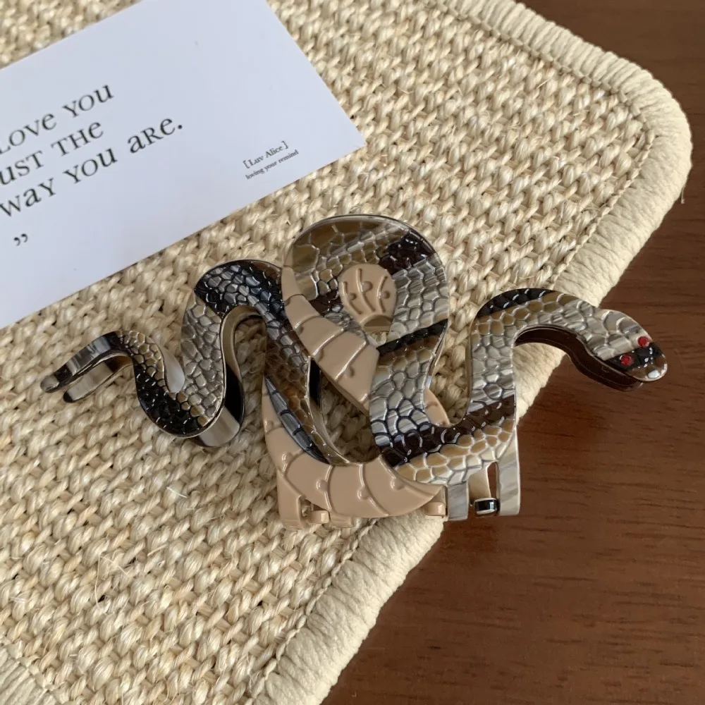 Индивидуальная винтажная заколка для волос в виде змеи, элегантная нескользящая заколка для волос в виде змеи, французские украшения, ацетатная заколка в виде краба, аксессуар для укладки волос
Индивидуальная винтажная заколка для волос в виде змеи, элегантная нескользящая заколка для волос в виде змеи, французские украшения, ацетатная заколка в виде краба, аксессуар для укладки волос