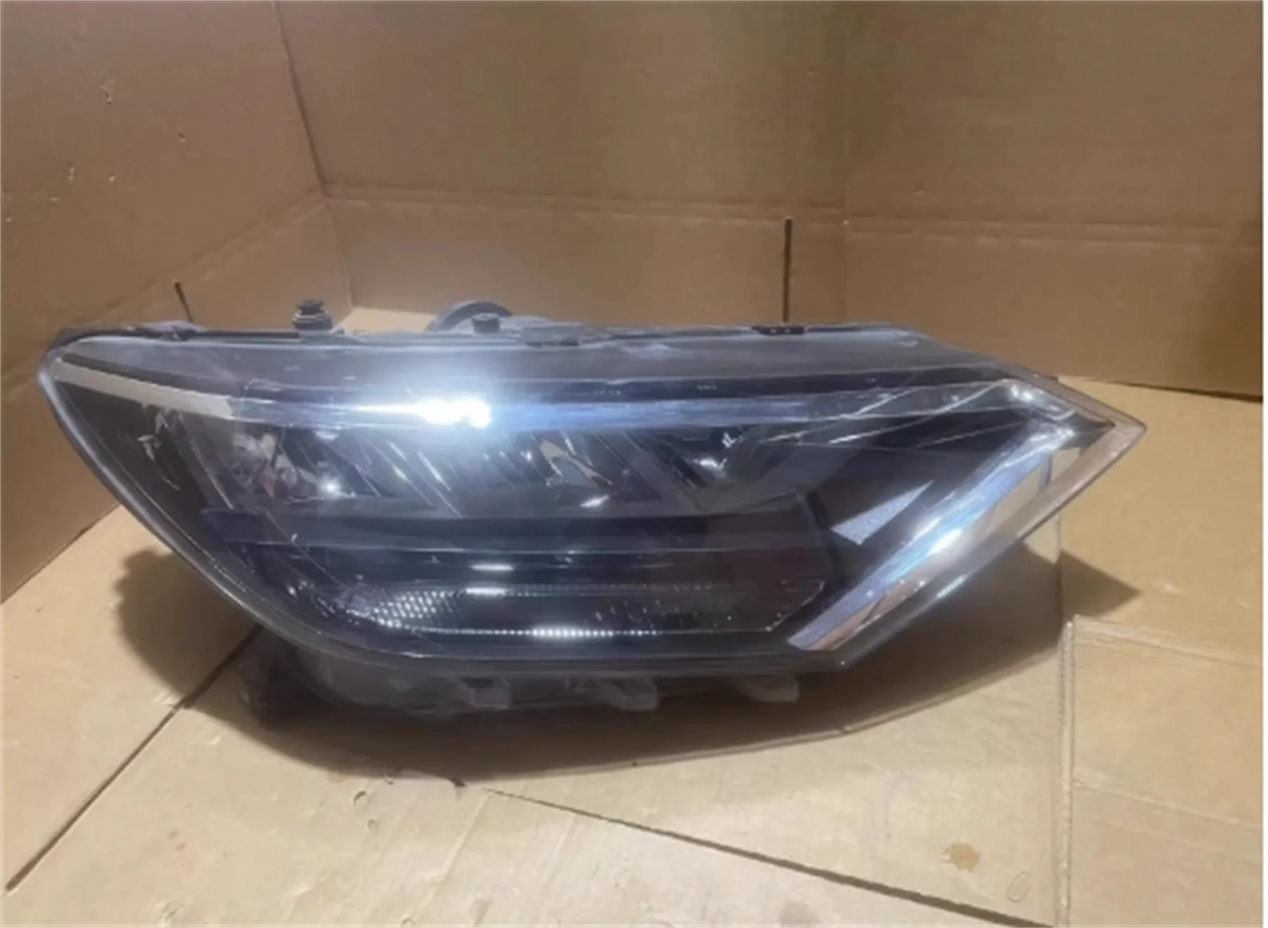 Car Led Headlight for Volkswagen vw Jetta VS5 17-23 Daytime Running DRL Turn signal
Car Led Headlight for Volkswagen vw Jetta VS5 17-23 Daytime Running DRL Turn signal