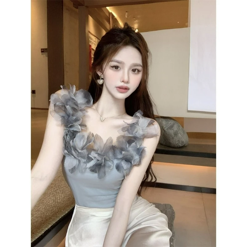 French Style Three-dimensional Flower Strapless Sexy One Shoulder Short Top 2026 Summer New Fashionable Camisole Vest for Women
French Style Three-dimensional Flower Strapless Sexy One Shoulder Short Top 2026 Summer New Fashionable Camisole Vest for Women