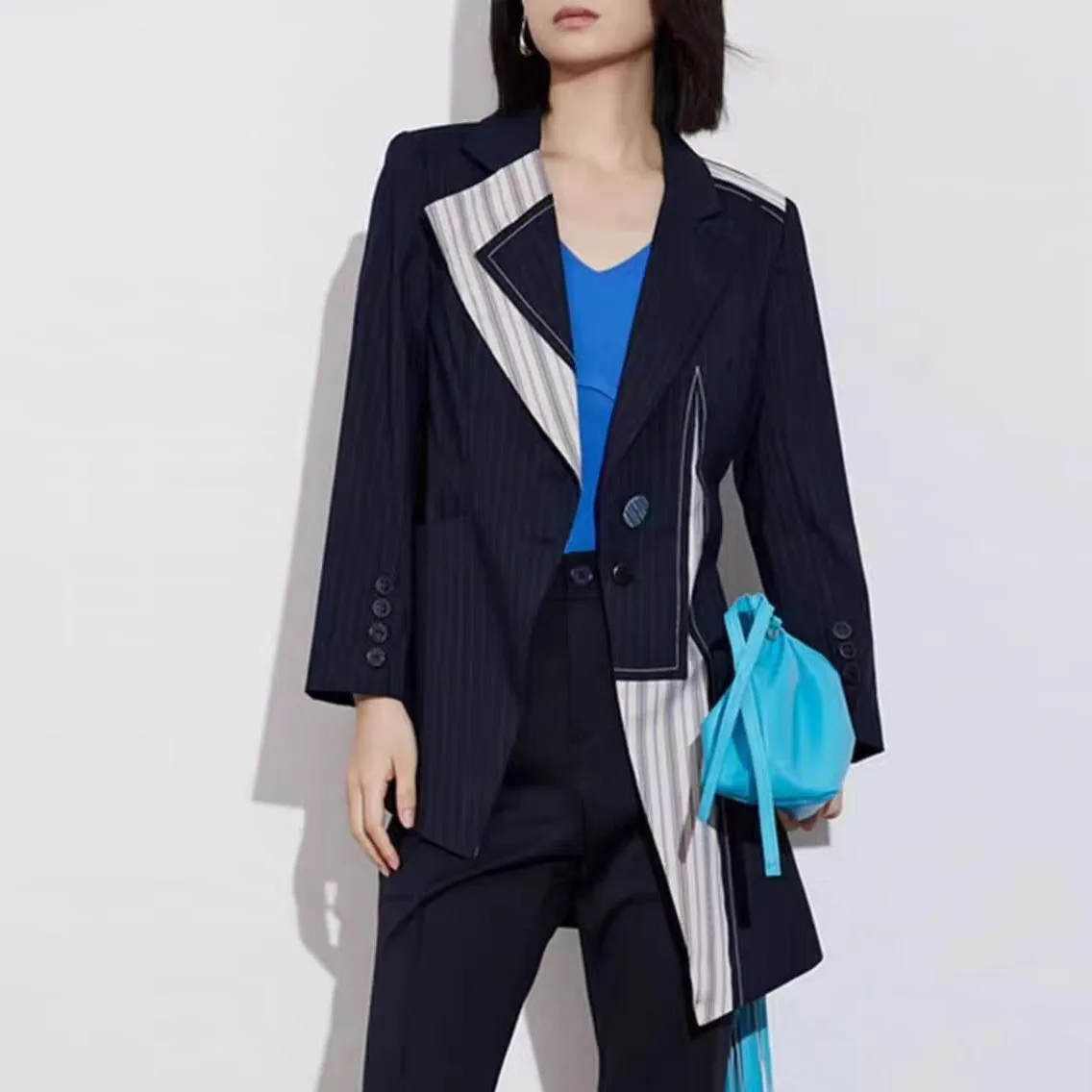 High Quality Navy Blue Striped Women Irregular Elegant Blazer New Lapel Long Sleeve Jacket Fashion Spring Autumn 2026 AC5S
High Quality Navy Blue Striped Women Irregular Elegant Blazer New Lapel Long Sleeve Jacket Fashion Spring Autumn 2026 AC5S