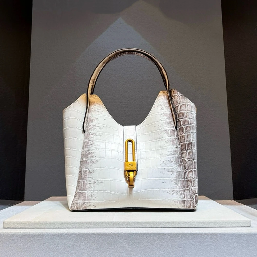 Retro and Luxury Tote Bag with Charming Decoration Crocodile Pattern Women Popular and Versatile Shoulder Bag and Large Capacity
Retro and Luxury Tote Bag with Charming Decoration Crocodile Pattern Women Popular and Versatile Shoulder Bag and Large Capacity