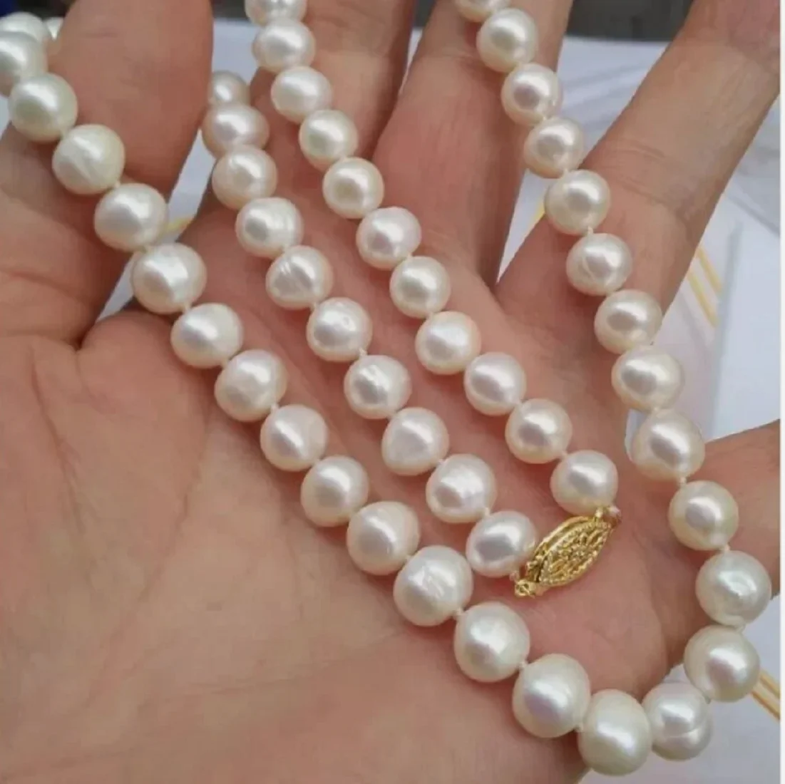Perfect Natural AAA 8-9mm White South Sea Pearl Necklace 18 inch 14K Gold
Perfect Natural AAA 8-9mm White South Sea Pearl Necklace 18 inch 14K Gold