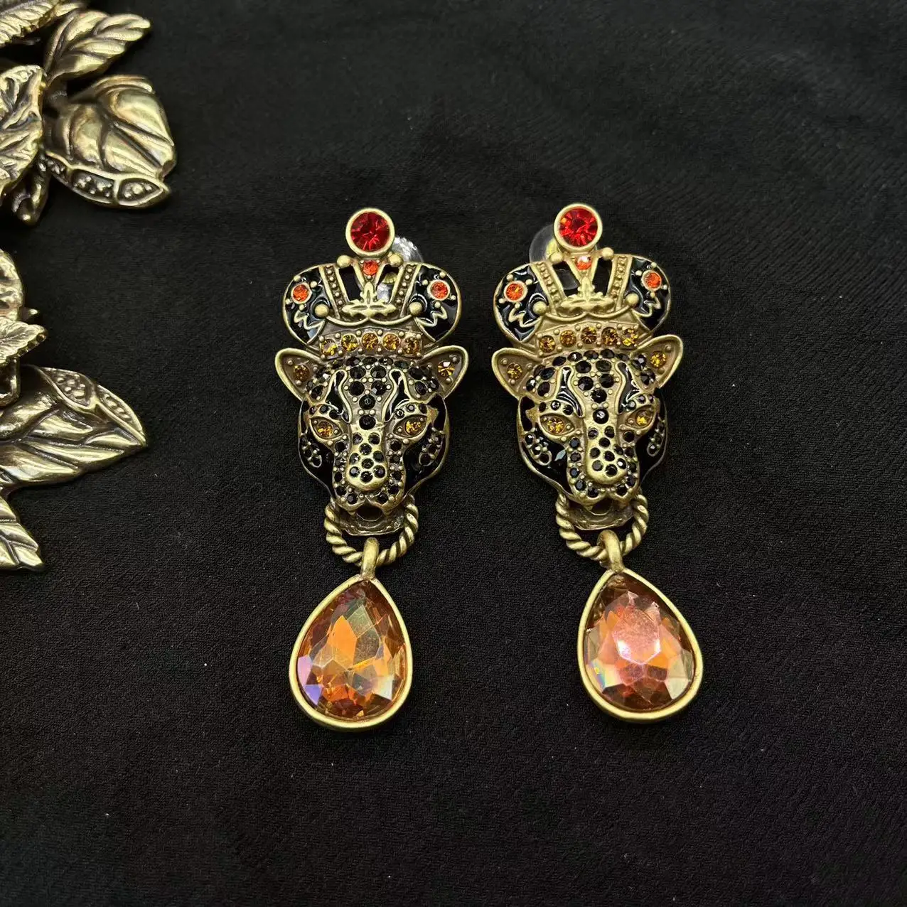 Vintage Luxury Leopard Head Pattern Earrings For Women Retro Personalized Earring Crystal Rhinestone Colorful Jewelry Aros
Vintage Luxury Leopard Head Pattern Earrings For Women Retro Personalized Earring Crystal Rhinestone Colorful Jewelry Aros