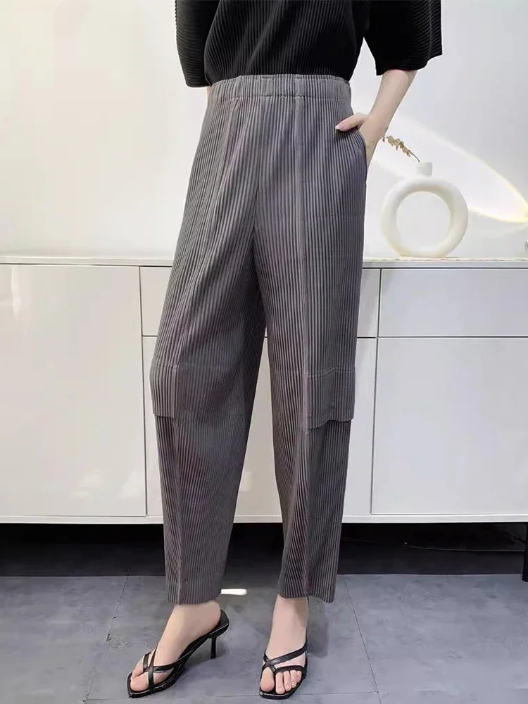Miyake Summer New 2025 Design Sense Summer Women's Casual Pants Pleated Pencil Pants Women's Elastic Waist Pockets Pure Colour
Miyake Summer New 2025 Design Sense Summer Women's Casual Pants Pleated Pencil Pants Women's Elastic Waist Pockets Pure Colour