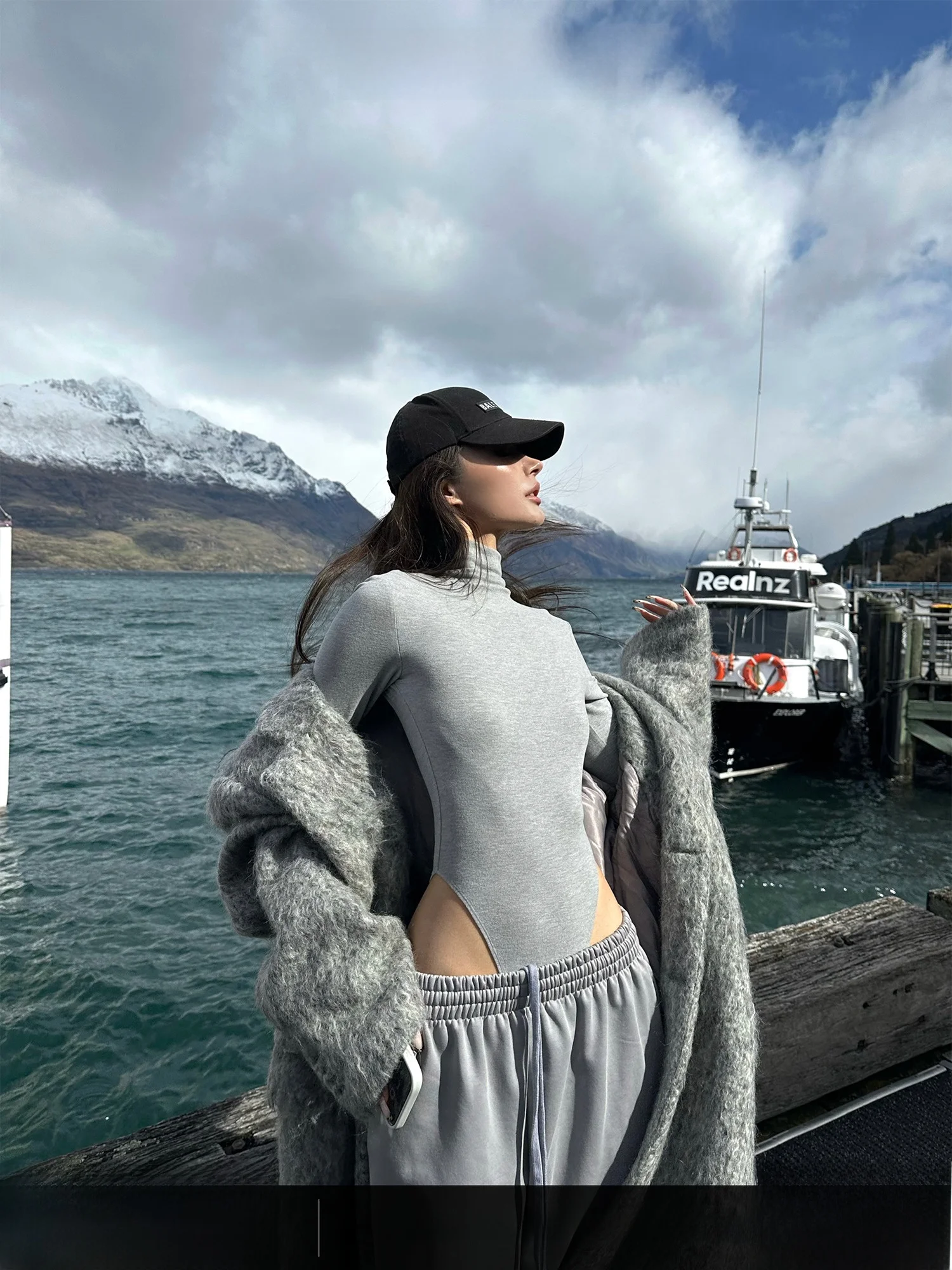 Ey Спортивный повседневный комплект из двух предметов для женщин, укороченный топ с завязками и спортивные штаны с низкой талией, модный и сексуальный Sle
Ey Спортивный повседневный комплект из двух предметов для женщин, укороченный топ с завязками и спортивные штаны с низкой талией, модный и сексуальный Sle