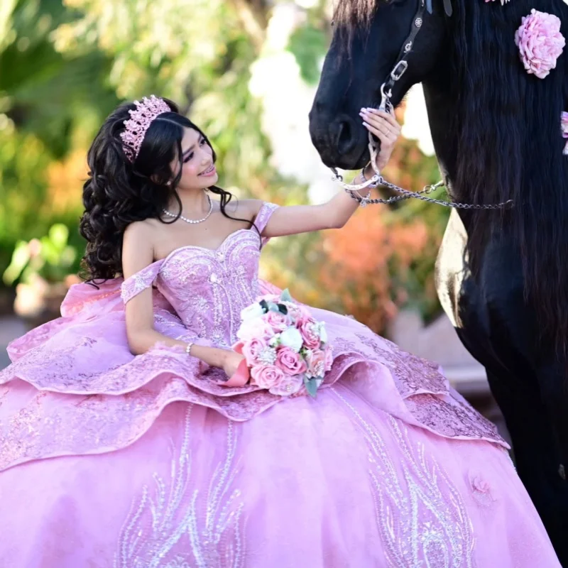 Розовое платье для церемонии Quinceanera с открытыми плечами, блестящими кристаллами, многослойной отделкой, длинным шлейфом и бантом, платья для церемонии Quinceanera. Индивидуальный заказ
Розовое платье для церемонии Quinceanera с открытыми плечами, блестящими кристаллами, многослойной отделкой, длинным шлейфом и бантом, платья для церемонии Quinceanera. Индивидуальный заказ
